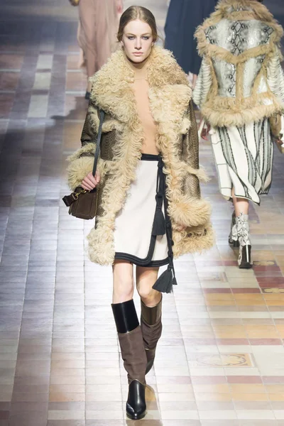 Look 25